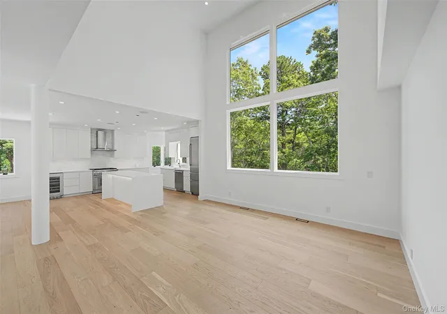 Photo 4 of Sale Pending at 5 Bark Ct, East Hampton, NY 11975 | MLS# 1021784 | Listing updated on 2026-09-01