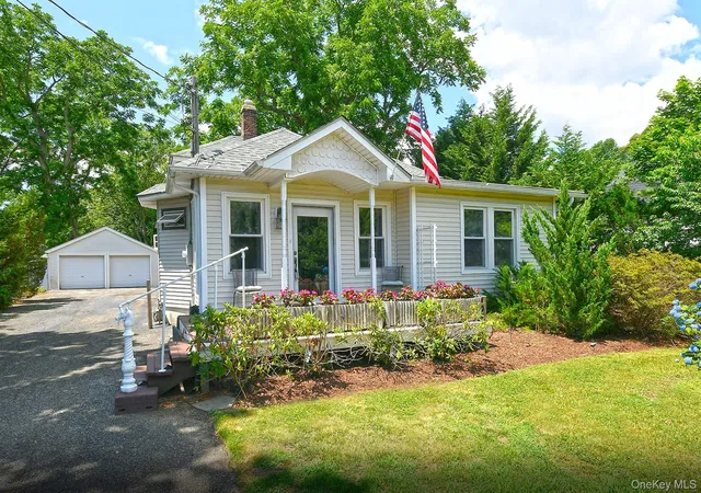 3rd image of 38 Roosevelt Ave, Islip, NY 11782 | MLS# 1021812