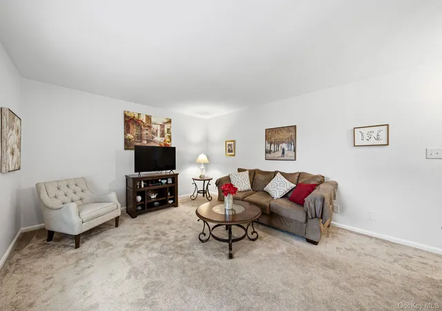 4th image of 172 Edmunton #D 8, Babylon, NY 11703 | MLS# 1021820
