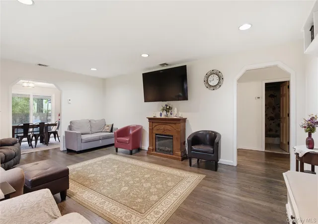 Photo 3 of Sale Pending at 3 Parkside Ave, Miller Place, NY 11764 | MLS# 1021831 | Listing updated on 2026-08-08