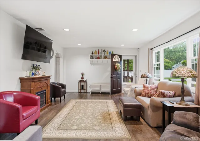 Photo 4 of Sale Pending at 3 Parkside Ave, Miller Place, NY 11764 | MLS# 1021831 | Listing updated on 2026-08-08