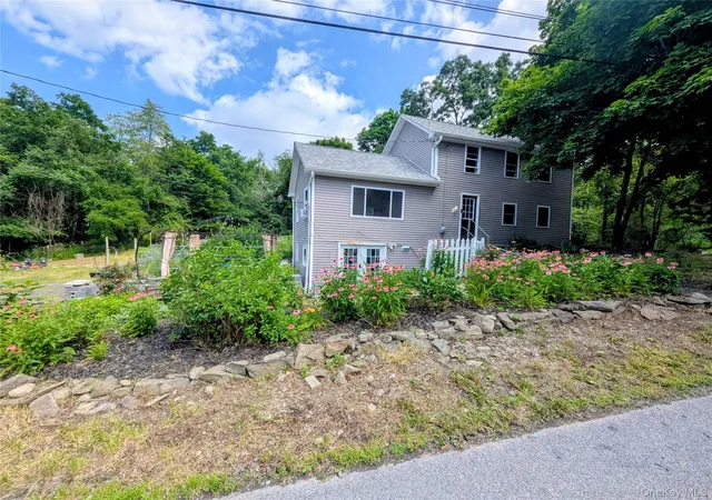 1st image of 122 Castle High Rd, Middletown, NY 10940 | MLS# 1021833