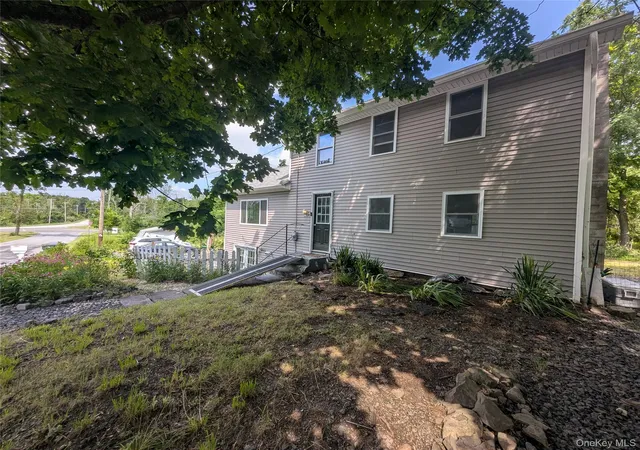 3rd image of 122 Castle High Rd, Middletown, NY 10940 | MLS# 1021833
