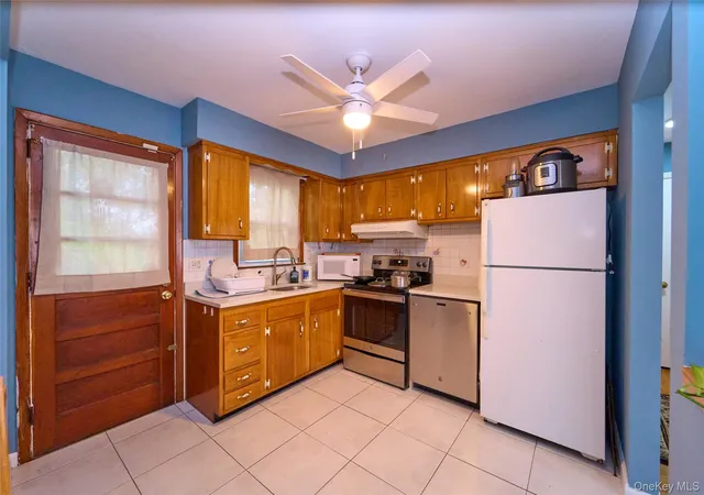 4th image of 12 Goeller Ave, Huntington, NY 11746 | MLS# 1021843
