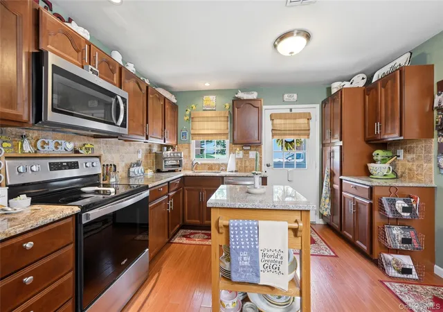 2nd image of 176 Ventry Ct #A, Brookhaven, NY 11961 | MLS# 1021851