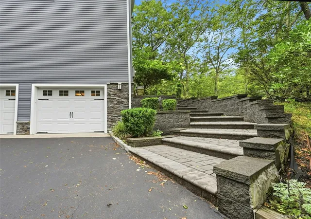 Photo 3 of Sale Pending at 135 Oakwood Rd, Brookhaven, NY 11777 | MLS# 1021854 | Listing updated on 2026-09-01