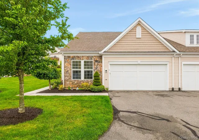 Listing Photo 4 - Condo for sale in building located at 8 Atkins Ct, Carmel, NY 10512