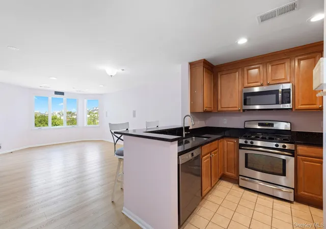 Homes for sale in Haverstraw, NY | 1321 Round Pointe Dr, Haverstraw, NY 10927 | MLS# 1021865