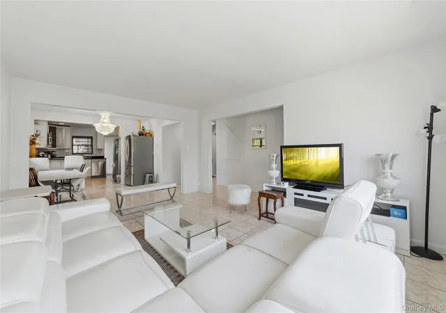 4th image of 109 Wakefield Ave, Yonkers, NY 10704 | MLS# 1021872