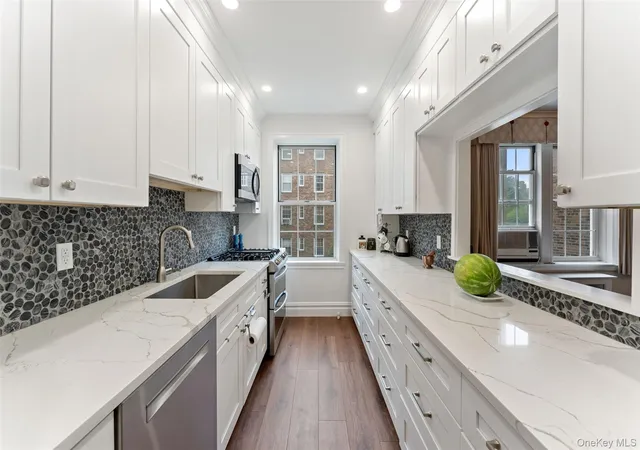 Photo 3 of Sale Pending at 25 Parkview Ave #3A, Bronxville, NY 10708 | MLS# 1021874 | Listing updated on 2026-08-12