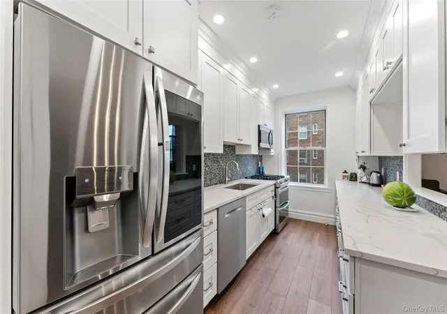 Photo 4 of Sale Pending at 25 Parkview Ave #3A, Bronxville, NY 10708 | MLS# 1021874 | Listing updated on 2026-08-12