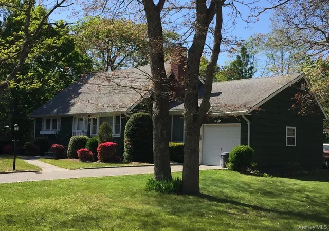 Photo 1 of Single family home for sale at 287 Amityville St, Islip, NY 11752 | MLS# 1021879 | Listing updated on 2026-07-29