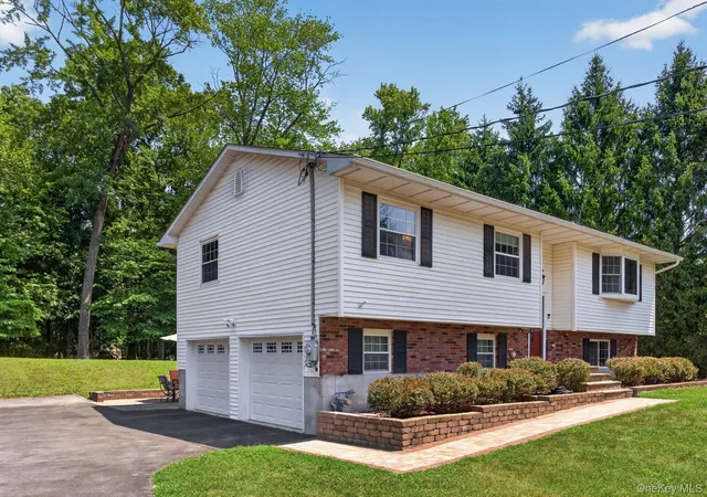 3rd image of 9 Pleasant Ln, Poughkeepsie (town), NY 12603 | MLS# 1021885