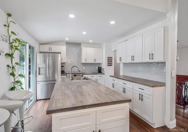 5th image of 10 Arrowhead Ct, Brookhaven, NY 11720 | MLS# 1021893