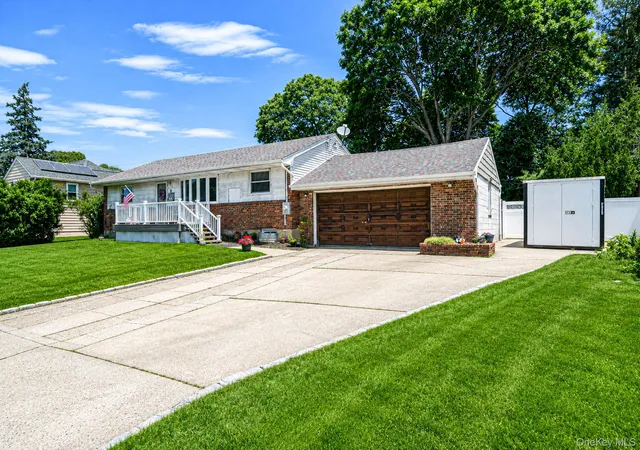 2nd image of 398 Eastwood Blvd, Brookhaven, NY 11720 | MLS# 1021894