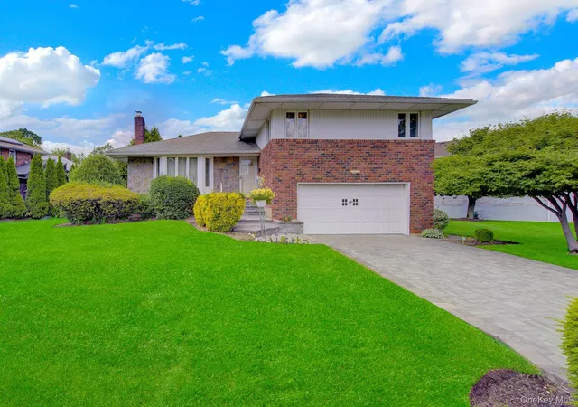 2nd image of 38 Center Dr, Syosset, NY 11791 | MLS# 1021896