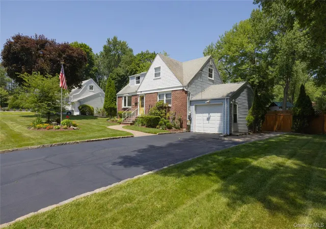 Homes for sale in Orangetown, NY | 67 Pearce Pkwy, Orangetown, NY 10965 | MLS# 1021898