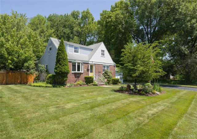 Homes for sale in Orangetown, NY | 67 Pearce Pkwy, Orangetown, NY 10965 | MLS# 1021898
