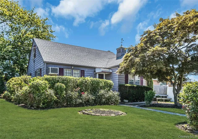 1st image of 9 Kays Ct, Babylon, NY 11703 | MLS# 1021916