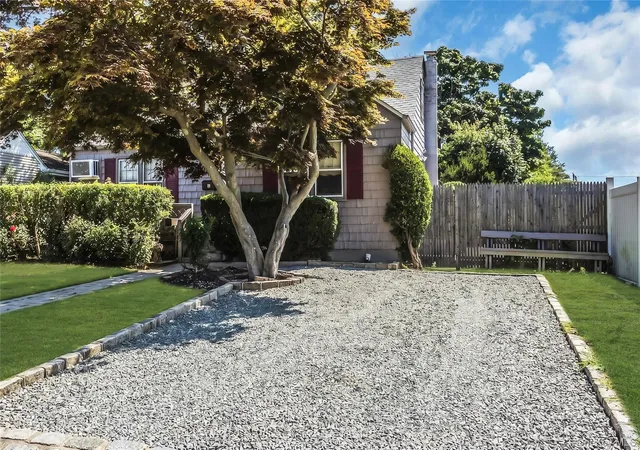 3rd image of 9 Kays Ct, Babylon, NY 11703 | MLS# 1021916