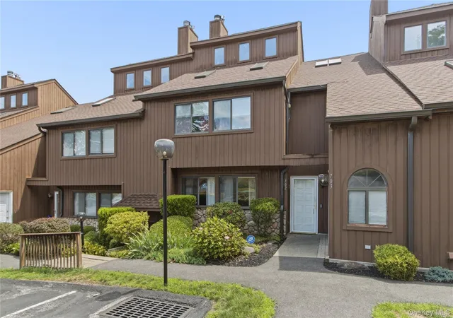 2nd image of 702 Scenic Ln, Poughkeepsie, NY 12603 | MLS# 1021925