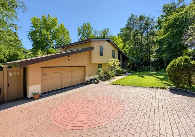 Photo 4 of Sale Pending at 30 Dalewood Dr, Hartsdale, NY 10530 | MLS# 1021929 | Listing updated on 2026-08-23