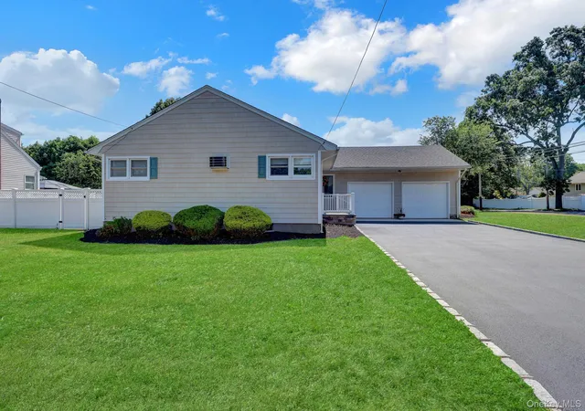 2nd image of 12 Bainbridge Ave, Huntington, NY 11747 | MLS# 1021932
