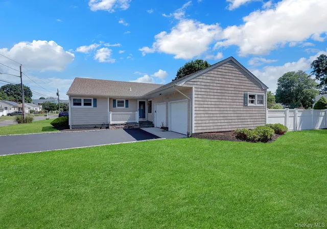3rd image of 12 Bainbridge Ave, Huntington, NY 11747 | MLS# 1021932