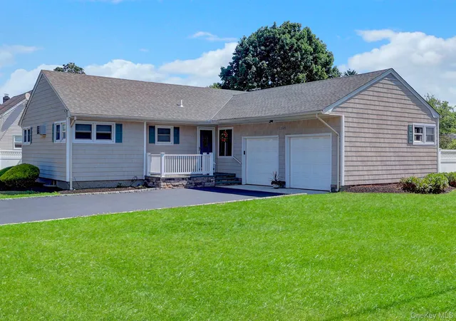 4th image of 12 Bainbridge Ave, Huntington, NY 11747 | MLS# 1021932