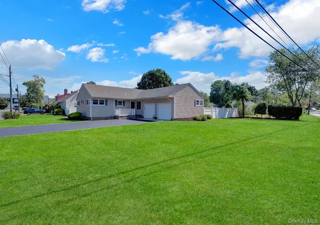 5th image of 12 Bainbridge Ave, Huntington, NY 11747 | MLS# 1021932