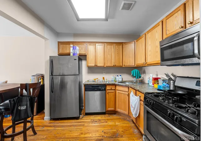 Photo 4 of Sale Pending at 1076 Gipson St, Far Rockaway, NY 11691 | MLS# 1021943 | Listing updated on 2026-08-27