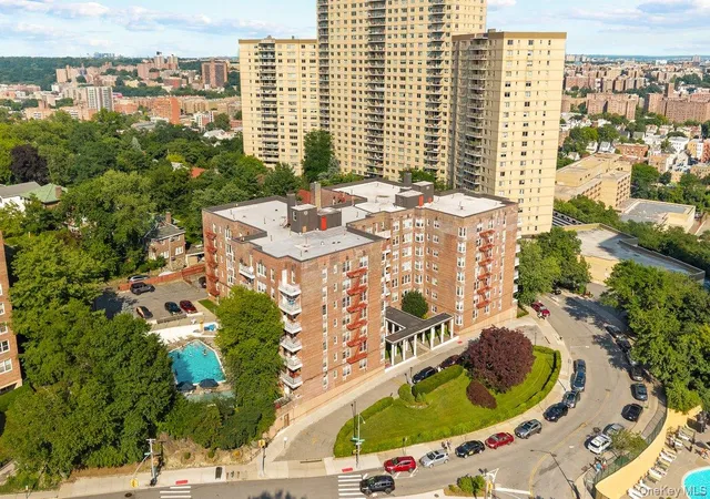 1st image of 601 Kappock St #4J, New York, NY 10463 | MLS# 1021951