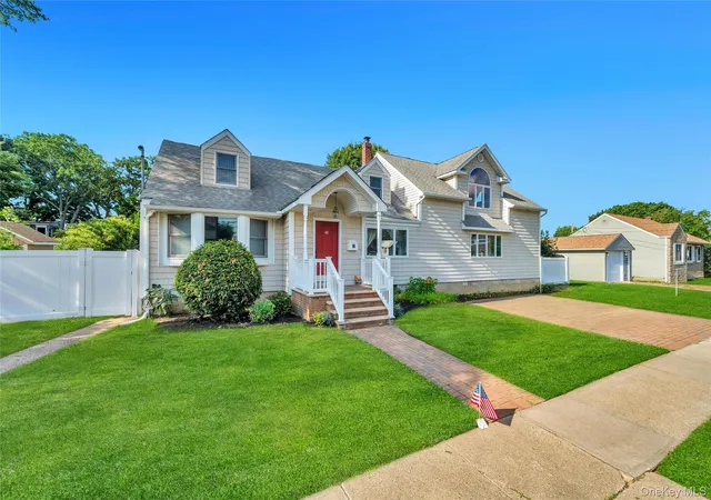 Photo 2 of Single family home for sale at 40 Columbia St, Bethpage, NY 11714 | MLS# 1021975 | Listing updated on 2026-07-06