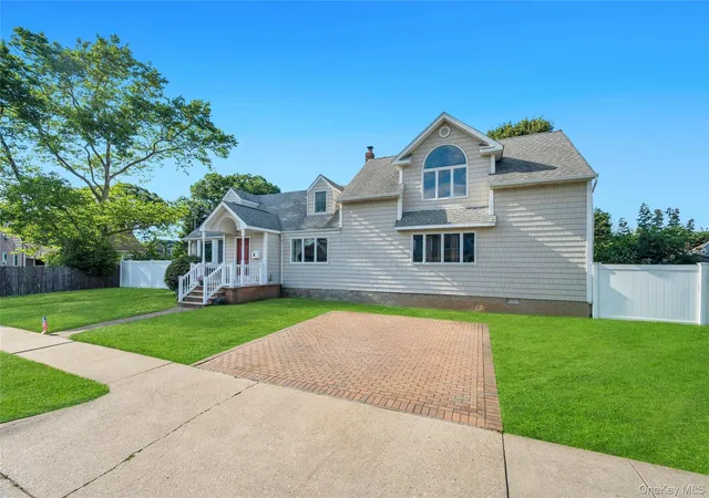 Photo 3 of Single family home for sale at 40 Columbia St, Bethpage, NY 11714 | MLS# 1021975 | Listing updated on 2026-07-06