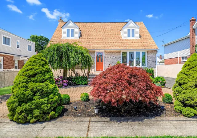 Photo 5 of Sale Pending at 119 Caroline Ave, Hempstead, NY 11010 | MLS# 1021980 | Listing updated on 2026-08-04