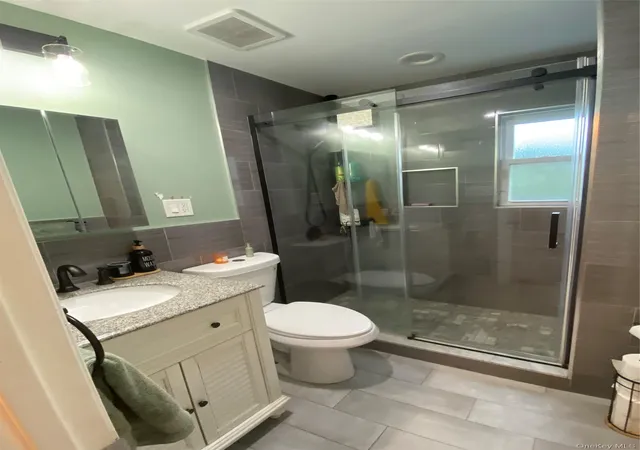 Photo 4 of Sale Pending at 11420 201st Street, Saint Albans, NY 11412 | MLS# 1021984 | Listing updated on 2026-08-29