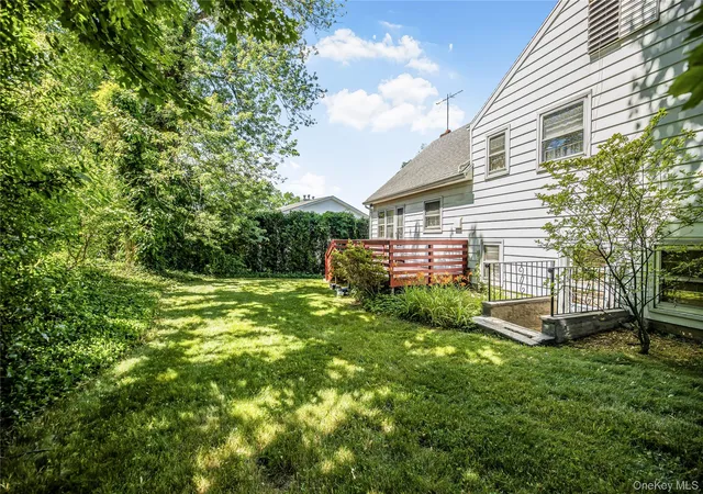 Homes for sale in Greenburgh, NY | 21 Pomander Dr, Greenburgh, NY 10607 | MLS# 1022006