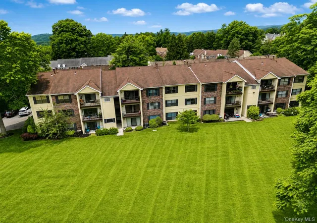 4th image of 10 Edinburgh Dr, Peekskill, NY 10566