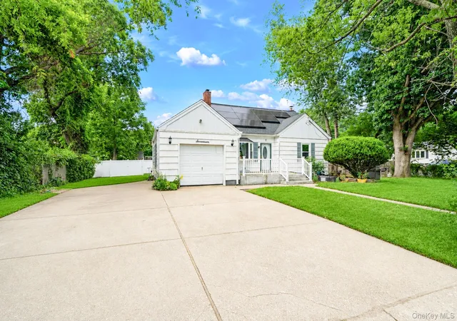 2nd image of 17 Maple St, Brentwood, NY 11717 | MLS# 1022016