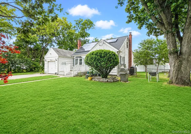 3rd image of 17 Maple St, Brentwood, NY 11717 | MLS# 1022016