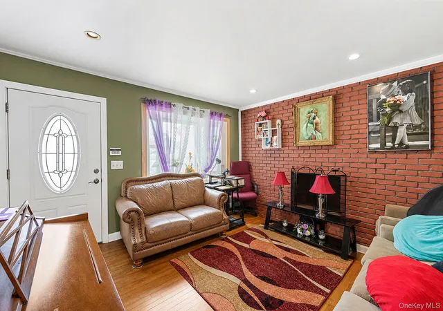 4th image of 17 Maple St, Brentwood, NY 11717 | MLS# 1022016