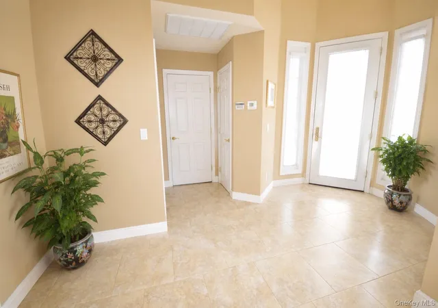 2nd image of 727 Balfour Pl, Huntington, NY 11747 | MLS# 1022025
