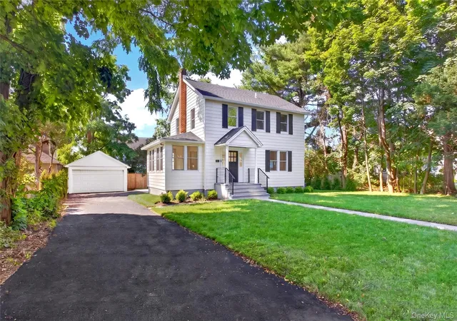 2nd image of 118 Willow St, North Hempstead, NY 11577 | MLS# 1022036