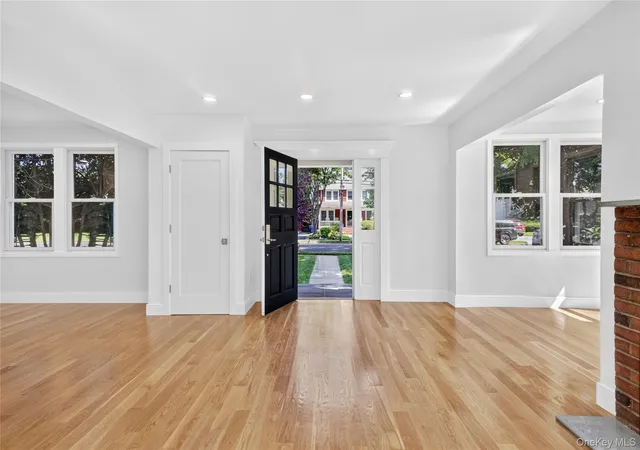 5th image of 118 Willow St, North Hempstead, NY 11577 | MLS# 1022036