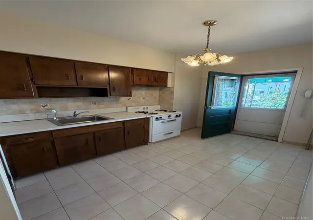 2nd image of 1263 Bay Ridge Pkwy, Brooklyn, NY 11228 | MLS# 1022041