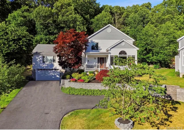2nd image of 17 Nottingham Wy, Putnam Valley, NY 10541 | MLS# 1022050