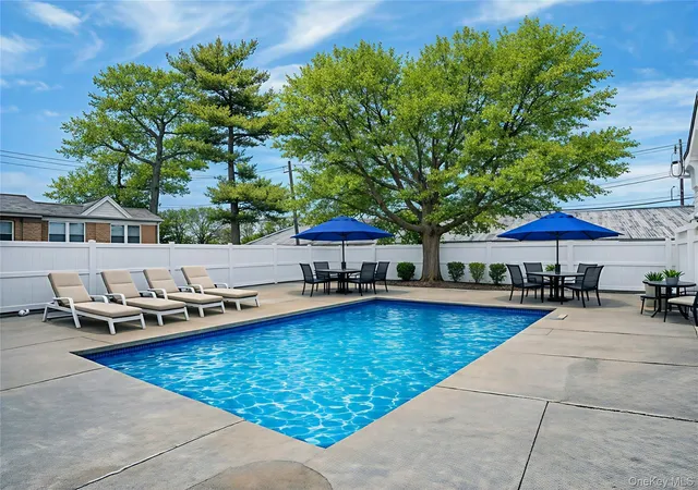 2nd image of 1 Biltmore Cir, Huntington, NY 11746