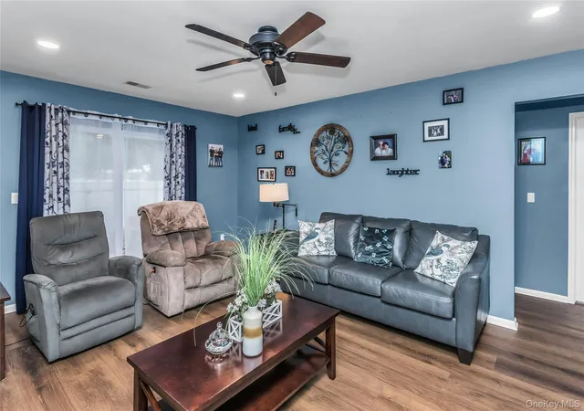 5th image of 1 Biltmore Cir #1, Huntington, NY 11746 | MLS# 1022061