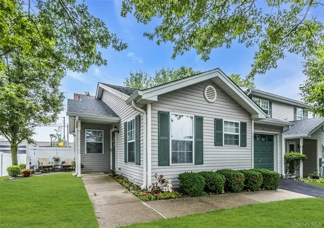 2nd image of 1 Biltmore Cir #1, Huntington, NY 11746 | MLS# 1022061