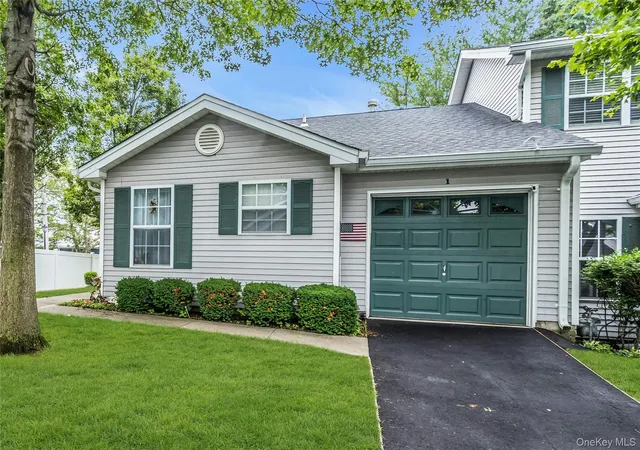 3rd image of 1 Biltmore Cir #1, Huntington, NY 11746 | MLS# 1022061